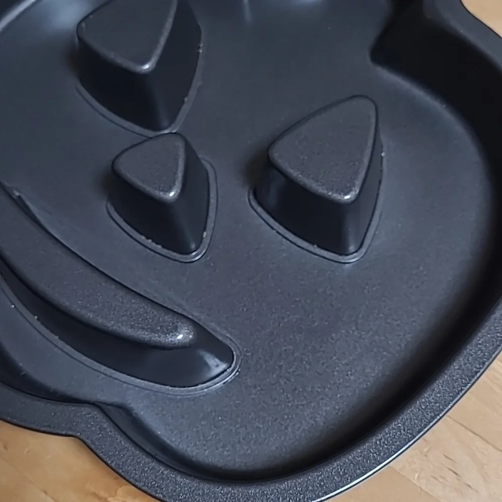 🔶️5 for $30🔶️ Wilton Nonstick Pumpkin Bake Pan